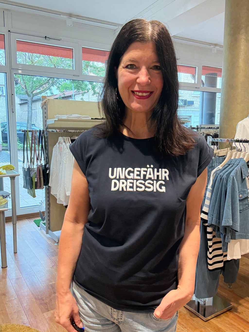 Statement Shirt „Ungefähr Dreißig“